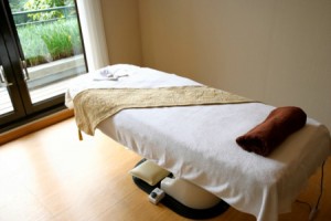 massage-table-300x200